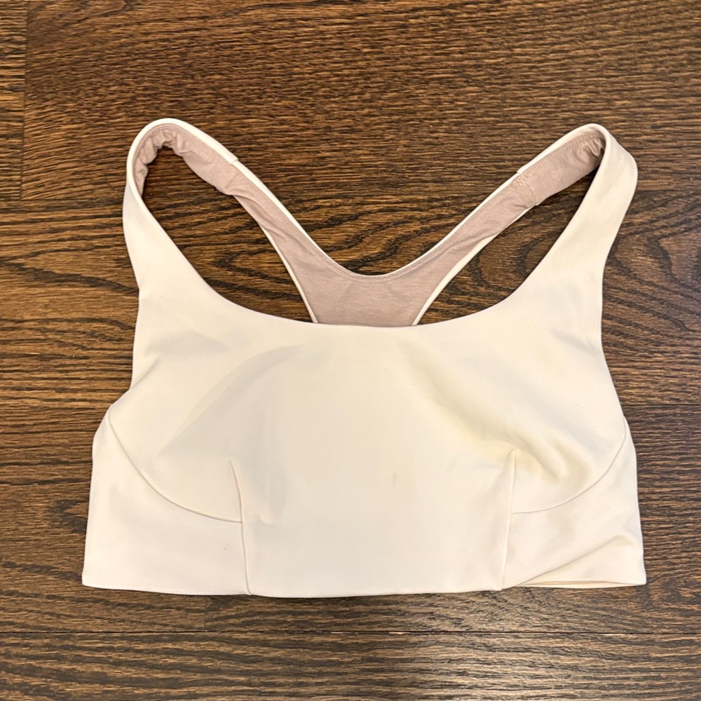 Lululemon Wunder Train Bra *Medium Support, C/D Cup size 6 color white